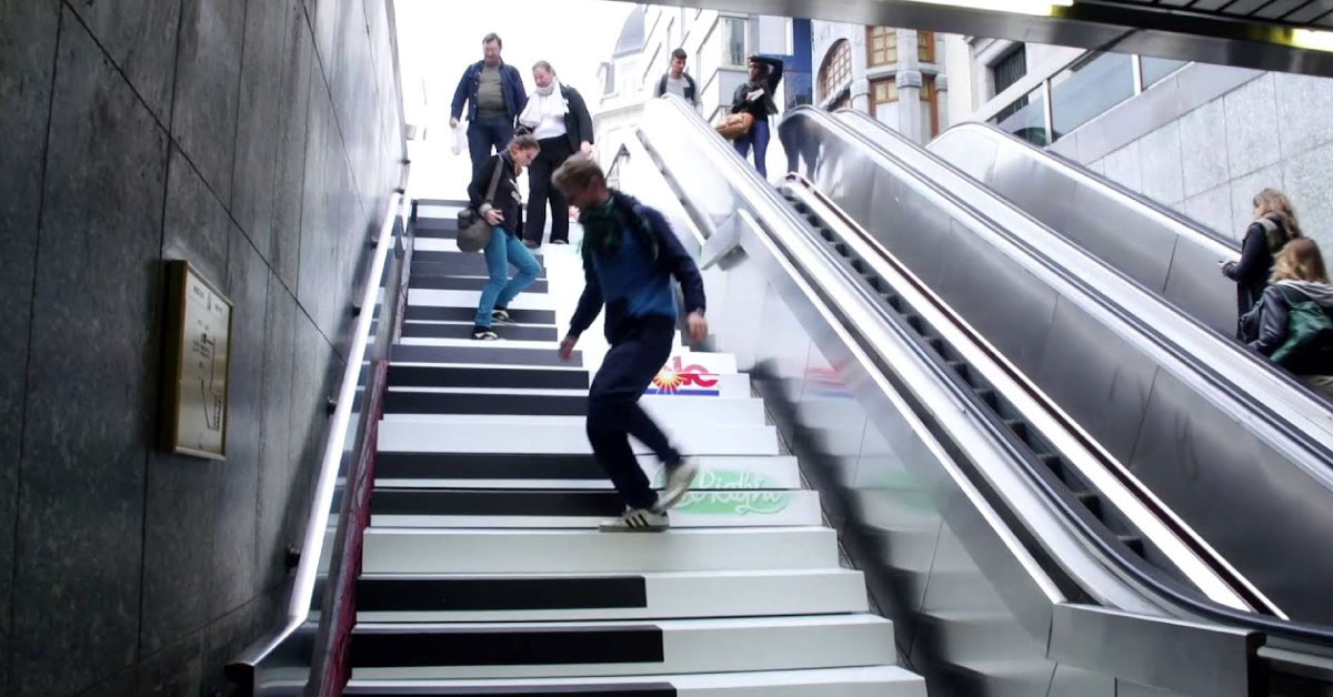 Volkswagen-turned-a-subway-staircase-in-Stockholm-into-a-giant-piano
